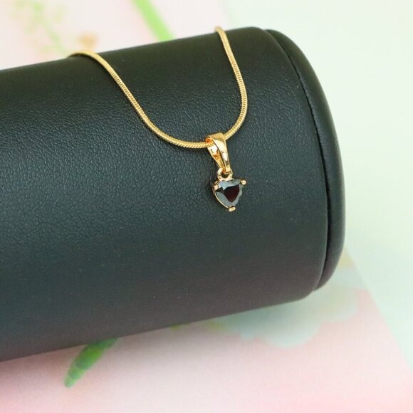 "Mini Heart-Shaped Black Pendant in Gold Plated Brass, XPPT1303 - Picture 7 of 13